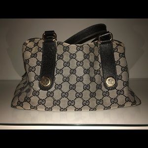 Gucci purse. Previously loved.
